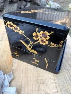 昭和レトロ 当時物 現状品 希少 重箱 4段 金蒔絵？ 漆器？ 木箱付き