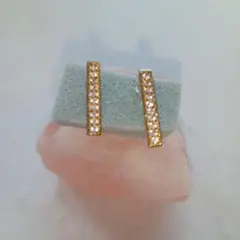 ゴールドカラーノンホール イヤリング美品シンプルデザイン