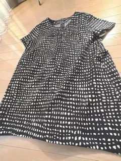 【美品】ドゥクラッセDoCLASSE 半袖トップス ブラックホワイトのサムネイル