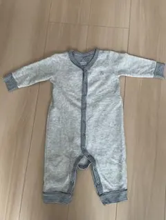 グレーのおしりにクマロンパース