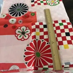 着物ハギレ はぎれ アンティーク 生地　布　古布　和布　古裂　和柄　裂地