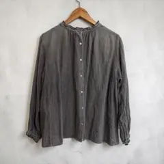【nest Robe／ネストローブ】2way仕様 リネンスタンドフリルブラウス灰