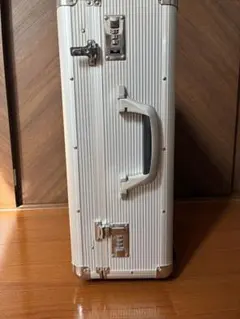 ◼️宮古島から◼️三線用アルミハードケース◼️ひとつだけ入荷