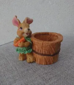 ウサギの置物 人参付き 約10cm