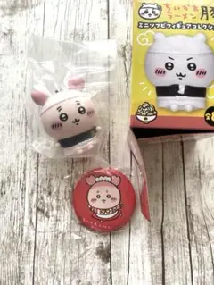 【古本屋】ちいかわラーメンソフビフィギュア　ちいかわレストラン缶バッジ　２点