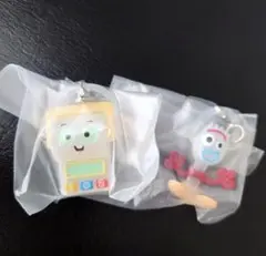 トイストーリー　めじるしアクセサリー2種セット　スマーティー・パンツ フォーキー