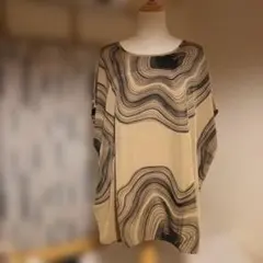 波状デザインのオーバーサイズ半袖Tシャツ