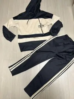 上下セットアップ ベージュ 黒 長袖 長ズボン