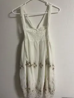 刺繍入りホワイトノースリーブワンピース