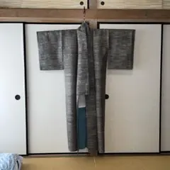 グレー系着物 内側ホワイトと青色配色