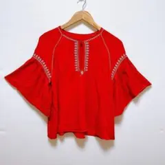 ☆ GLOBAL WORK(M)フレアスリーブ 白刺繍 ネックスリット 綺麗な赤
