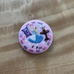 ディズニー　刺繍缶バッチ　不思議の国のアリス