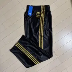 未使用タグ付き アディダス オリジナルス SST トラックパンツ 光沢 ブラック