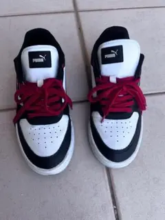 Puma ローカットスニーカー ブラック/ホワイト/レッド