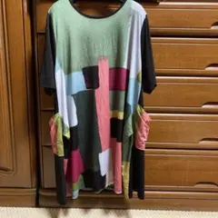 カラフルな抽象柄 半袖チュニック