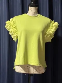 黄緑色　フリル付き半袖Tシャツ