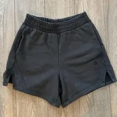 アディダス　ショートパンツ