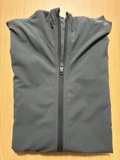 adidas フード付きウインドブレーカー