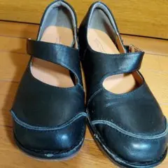 ブラックレザー フラットシューズ ストラップ付き