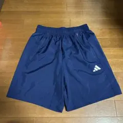 アディダス　トレイン エッセンシャルズ ウーブントレーニングショーツ