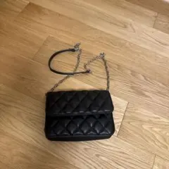 キルティング黒ショルダーバッグ