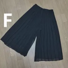 アパートバイローリーズ　プリーツパンツ　フリーサイズ　黒　シフォン素材