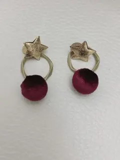 星型とワインレッドボールのピアス
