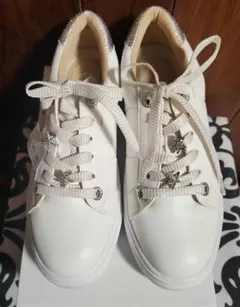 ホワイト スパンコール付き スニーカー
