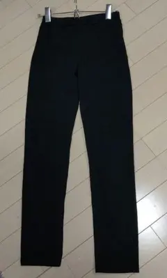 黒 スリムフィット ロングパンツ