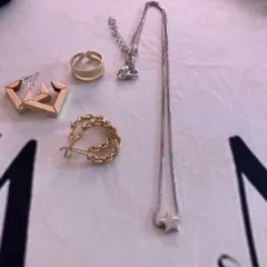 ピアス2種と指輪、ネックレスのアクセサリーセット　電気鍍金(EP)