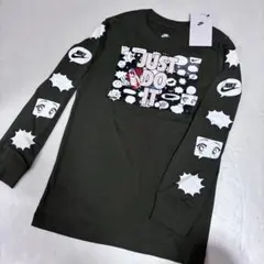 新品♡NIKE ナイキ キッズ コミック風プリント ロンT カーキ 130cmのサムネイル