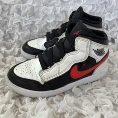 NIKE kidsジョーダン　ハイカットスニーカー ブラック/ホワイト/レッド