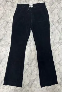 ブラックコーデュロイ フレアパンツ ブーツカットリーバイス 秋冬コーデ