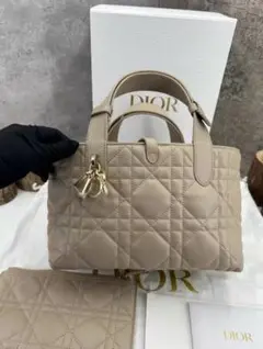 Dior ベージュ キルティング ショルダーバッグ