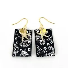 リボンタッセル　ピアス　ペイズリー柄　ブラック　スターフィッシュ　ハンドメイド