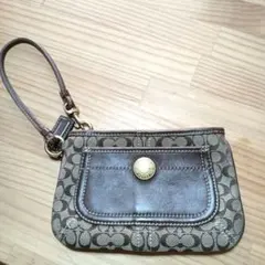 COACH　小物入れ　ポーチ　人気のシグネチャー柄　ブラウン系　美品