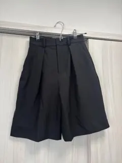 アースミュージックアンドエコロジー　 黒プリーツショートパンツ