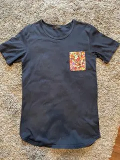 レアセル rehacer 花柄ポケット付きTシャツのサムネイル