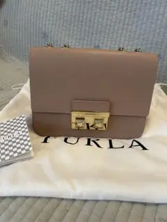FURLA ピンクベージュ フラップショルダーバッグ