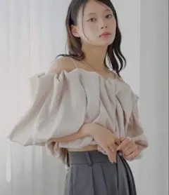 Chico 【SALON by Chico】ギャザーバルーンオフショルブラウス