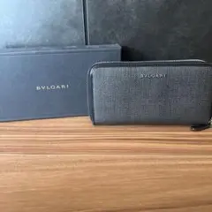 ブルガリ　BVLGARI　ウィークエンド　長財布　ラウンドファスナーのサムネイル