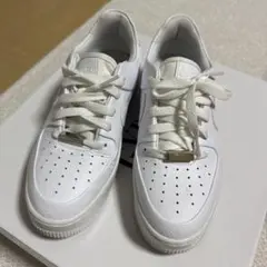 Nike Air Force 1 ホワイトレザー スニーカー
