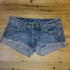 セシルマクビー　ショートパンツ