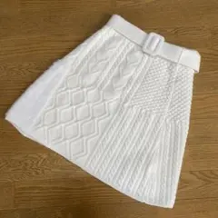 【新品　試着のみ】MAJESTIC LEGON ニットスカ-ト 白Ｍ最終セ-ル
