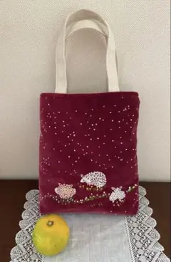 トートバッグ　ミニ　こ花の刺繍とひつじのビーズ刺繍　　ベルベット風