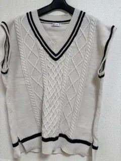 ベージュ Vネック ニットベスト Mサイズ