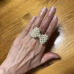 ホワイトパール風リボンリングのサムネイル