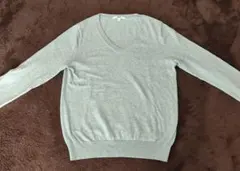 ユニクロ　Vネック ニット カシミヤ混　ライトグレー