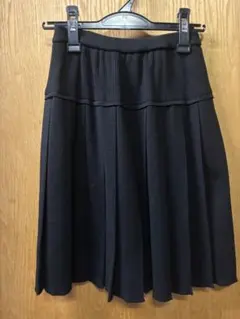 黒のプリーツスカート