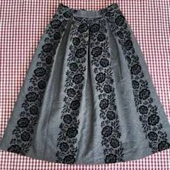 美品　axes femmアクシーズ　ウール混グレー 花柄フロッキーフレアスカート